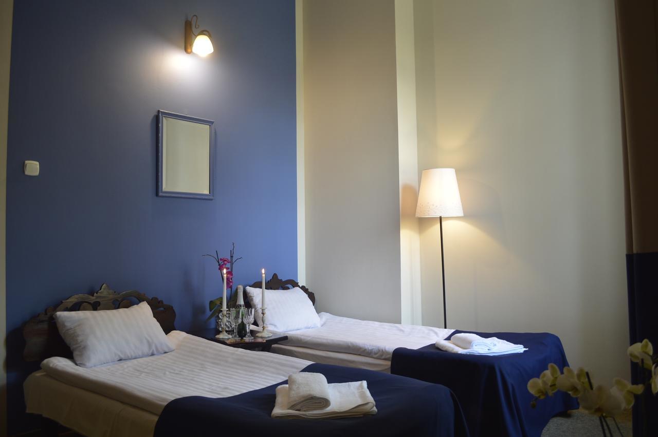 Hotel Ksiezycowy Dworek Ketrzyn Ruang foto